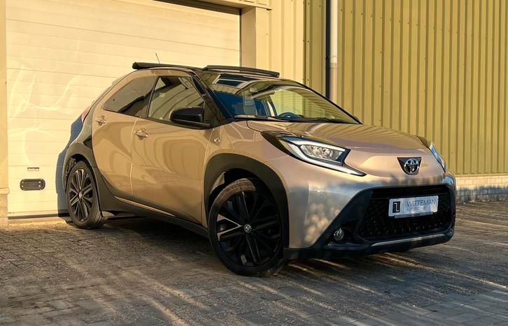 TOYOTA AYGO X 1.0 VVT-I MT STYLE AIR BI-TONE 2023 OPENDAK, Auto's, Toyota, Bedrijf, ABS, Achteruitrijcamera, Adaptieve lichten