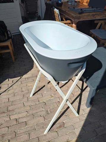 Hoppop geïsoleerd baby badje  beschikbaar voor biedingen