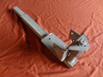 Steun voor lier van een grote aanhanger/ transporter beschikbaar voor biedingen