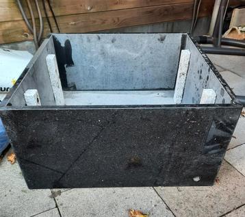 Mooie granieten bak 60x60x30 beschikbaar voor biedingen