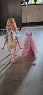 Speelgoed paard met pop, 2 kledingstukken,  2 schoenen 1tas, Kinderen en Baby's, Speelgoed | Poppen, Ophalen, Gebruikt, Barbie