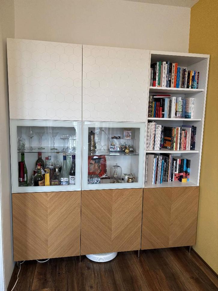 Glass-door bookcase IKEA, Huis en Inrichting, Kasten | Stellingkasten, Zo goed als nieuw, Ophalen