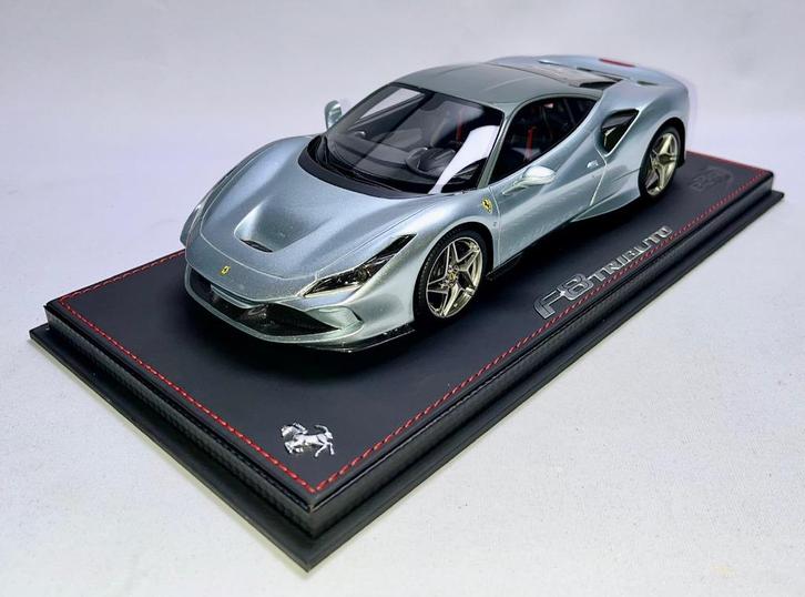 Ferrari F8 Tributo Grigio met Medio 1:18 P18171O-25 van BBR, Hobby en Vrije tijd, Modelauto's | 1:18, Nieuw, Auto, Overige merken