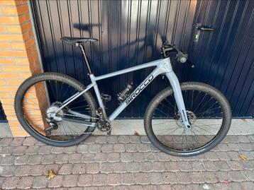 Mooie mountainbike Carbon. beschikbaar voor biedingen