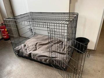 Grote bench met kussen beschikbaar voor biedingen