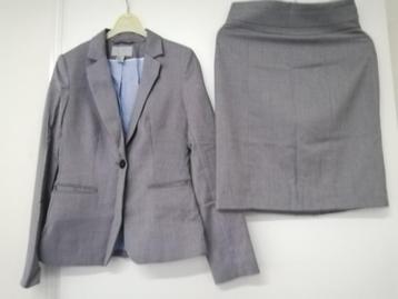 H&M dames colbert met bijpassende rok, maat 36, lichtgrijs  beschikbaar voor biedingen
