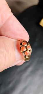 Gouden dames ring met bloedkoraal, Sieraden, Tassen en Uiterlijk, Ringen, Ophalen of Verzenden, Zo goed als nieuw, 17 tot 18, Dame