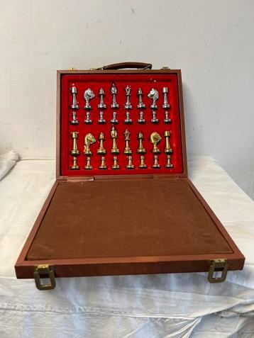 Te Koop : Schaakstukken Messing inc Koffer Schaken beschikbaar voor biedingen