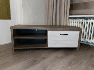 Televisiekast / meubel / dressoir beschikbaar voor biedingen