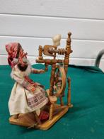 -	Vrouw met spinnenwiel decoratief, Verzamelen, Poppen, Ophalen of Verzenden, 'T Olde Gre-j, Info@toldegrej.nl, Endepoelstraat 20f Didam