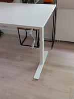 Stevig en stijlvol bureau in wit, verstelbaar, 140 x 90 cm, Ophalen, Zo goed als nieuw