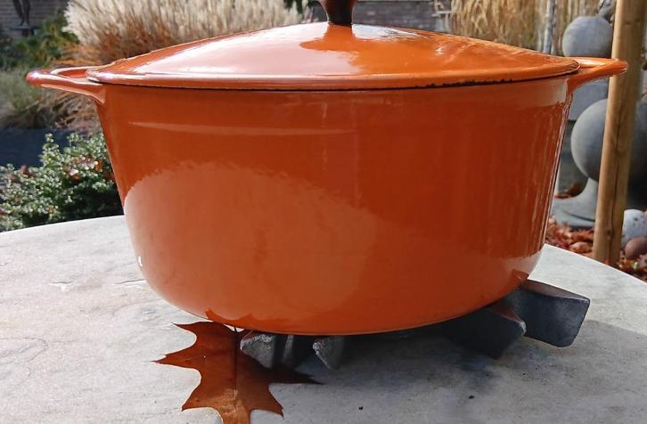 COUSANCES LE CREUSET gietijzer pan Ø 24 GOEDE STAAT! (G311), Huis en Inrichting, Keuken | Potten en Pannen, Zo goed als nieuw