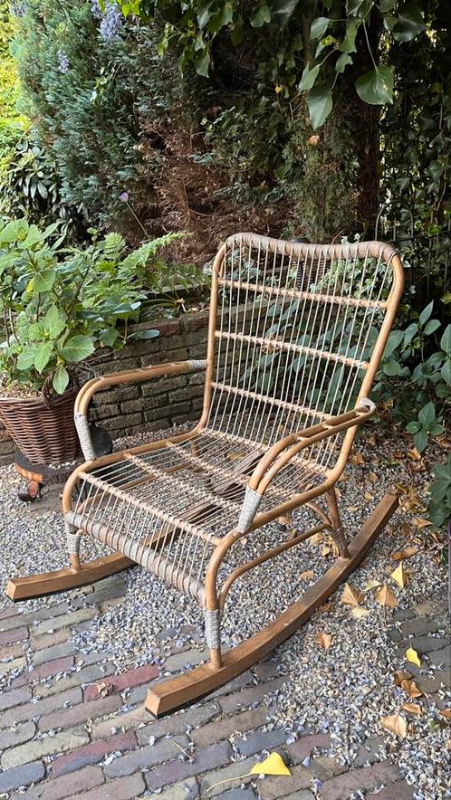 Schommelstoel weerbestendig (indoor en outdoor), Tuin en Terras, Tuinstoelen, Zo goed als nieuw, Metaal, Ophalen