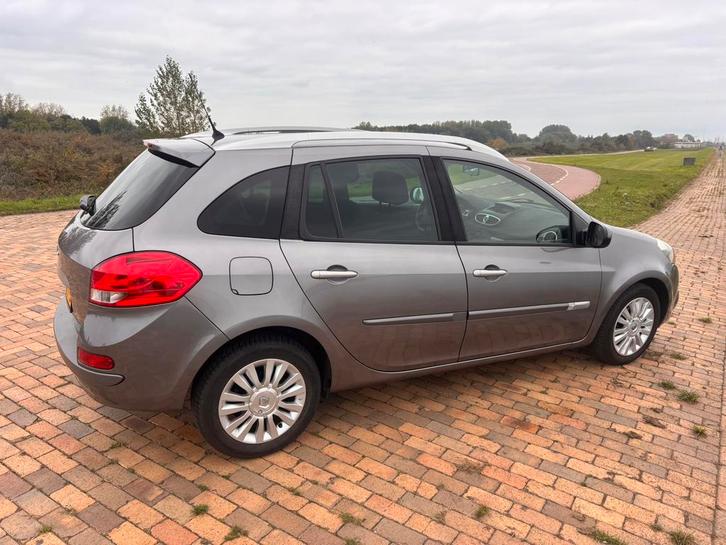 Renault Clio 1.2 16V 55KW Estate 2011 Grijs, Auto's, Renault, Particulier, Clio, Benzine, B, Stationwagon, Handgeschakeld, Origineel Nederlands