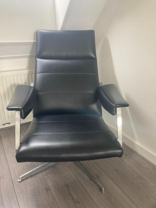 Vintage stoel zwart skai-leer, Huis en Inrichting, Stoelen, Gebruikt, Eén, Leer, Metaal, Overige materialen, Zwart, Ophalen