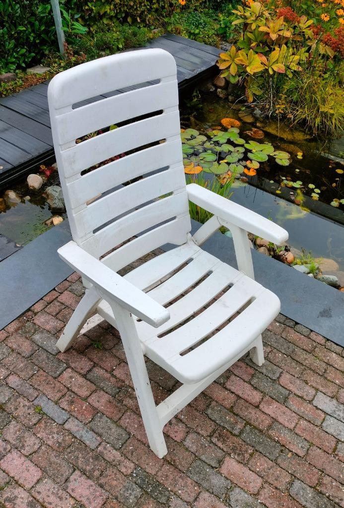 Degelijke tuinset voor in het klushuis, Tuin en Terras, Tuinsets en Loungesets, Gebruikt, Tuinset, 4 zitplaatsen, Eettafel, Stoel