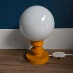 Oranje kleurige lamp, wit bol glas t.h. 23 cm. 15 doorsnede, Gebruikt, ., Vintage, Ophalen of Verzenden