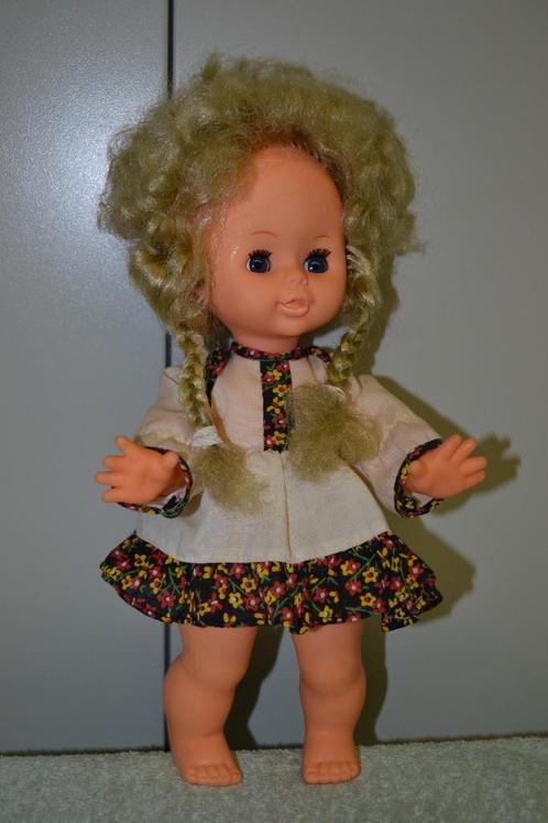 Mooi popje met originele kleding NR 5210, Verzamelen, Poppen, Zo goed als nieuw, Pop, Ophalen of Verzenden