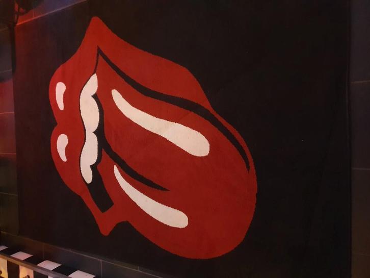 Uniek Rolling Stones Tong Tapijt, Huis en Inrichting, Stoffering | Tapijten en Kleden, Gebruikt, 100 tot 150 cm, 100 tot 150 cm