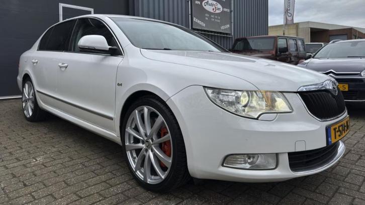 Skoda Superb 3.6 FSI V6 4X4 DSG 2009 Wit, Auto's, Skoda, Particulier, Superb, 4x4, ABS, Achteruitrijcamera, Airbags, Airconditioning