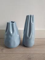 2 Mooie Lichtblauwe Vazen van Lifestyle!, Minder dan 50 cm, Blauw, Ophalen of Verzenden, Zo goed als nieuw