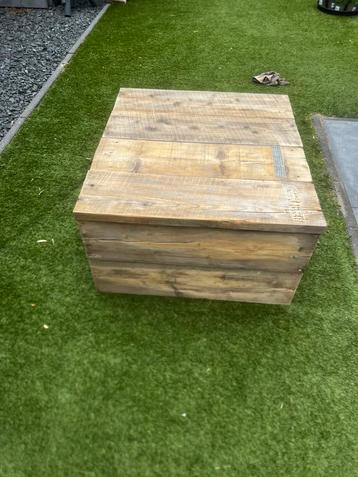 Steigerhouten tafel – 40 cm hoog, 80 x 80 cm breed beschikbaar voor biedingen
