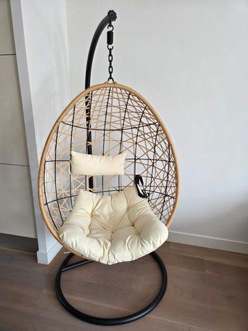 Hangstoel zo goed als nieuw  beschikbaar voor biedingen