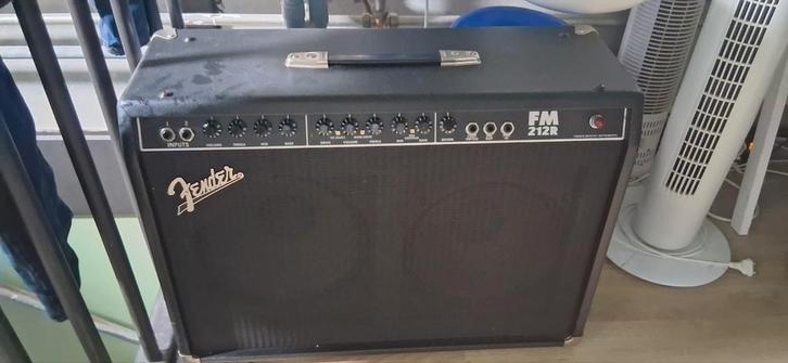 FENDER FM212R, Muziek en Instrumenten, Versterkers | Bas en Gitaar, Zo goed als nieuw, Gitaar, 100 watt of meer, Ophalen