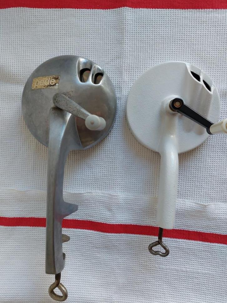 2 bonensnijders snijbonenmolens Pede, Antiek en Kunst, Antiek | Gereedschap en Instrumenten, Ophalen
