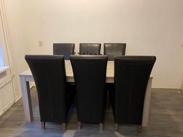 Eettafel met 6 stoelen beschikbaar voor biedingen