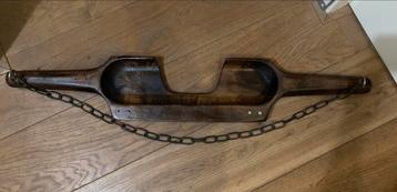 Vintage houten juk beschikbaar voor biedingen