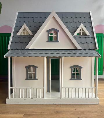 Uniek houten poppenhuis handgemaakt  beschikbaar voor biedingen