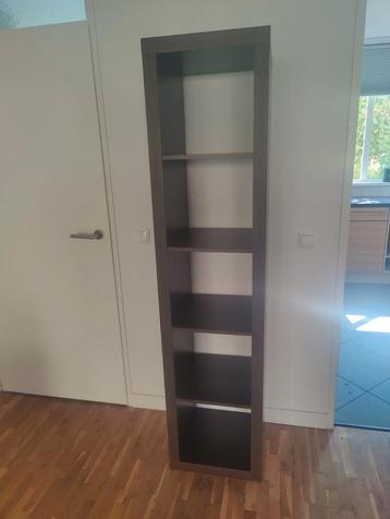 Kast bruin beschikbaar voor biedingen