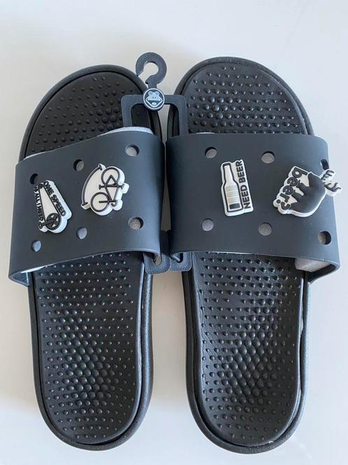 COQUI SPEEDY SLIPPERS met Amuletten , maat 42. Nieuw!!, Kleding | Heren, Schoenen, Nieuw, Slippers, Zwart, Ophalen of Verzenden