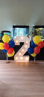 Lichtcijfer 2 en 2 ballonnenstandaards te huur!, Ophalen, Zo goed als nieuw, Geboorte of Huwelijk