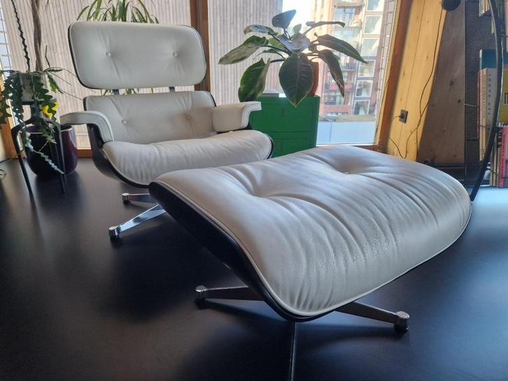 Eames Lounge Chair en Ottoman, Huis en Inrichting, Fauteuils, Zo goed als nieuw, Hout, Leer, Ophalen
