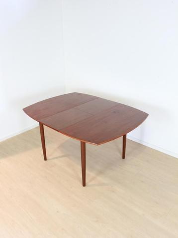 Vintage teak eettafel beschikbaar voor biedingen