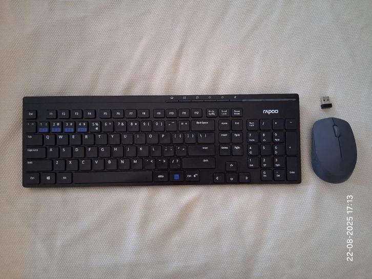 Rapoo 8100M Wireless Combo Set, Computers en Software, Toetsenborden, Zo goed als nieuw, Qwerty, Draadloos, Toetsenbord en muis-set