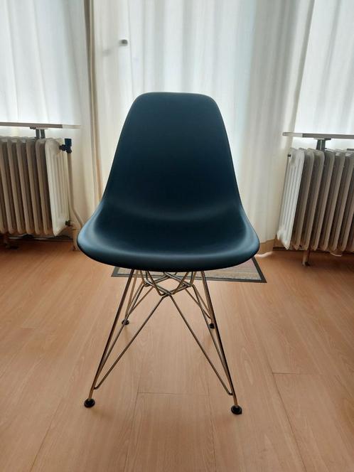 6 Eames stoelen, Huis en Inrichting, Stoelen, Zo goed als nieuw, Vijf, Zes of meer stoelen, Zwart, Ophalen