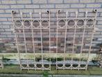 2x Antieke ijzeren dubbele raamhekken 110hx120 en 110x128br, Antiek en Kunst, Ophalen