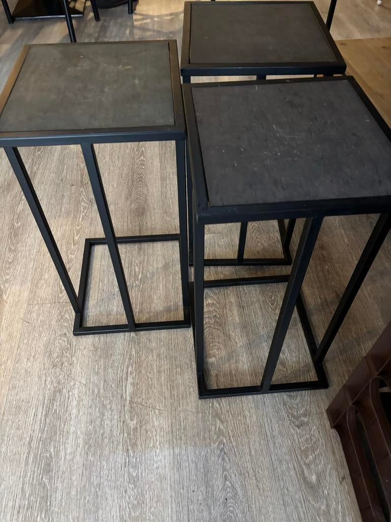 3 bijzet tafeltjes, 45 tot 60 cm, Minder dan 55 cm, Metaal of Aluminium, Rond
