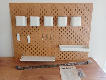 Skadis ophangbord Ikea met hangaccesoires beschikbaar voor biedingen