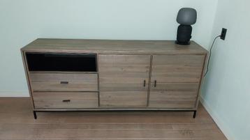Dressoir beschikbaar voor biedingen