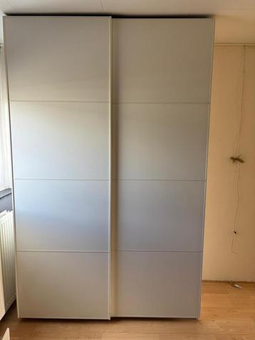 Mooie goede pax kast met schuifdeuren beschikbaar voor biedingen