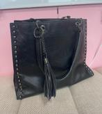 Zwarte tas met studs - Nieuw!, Sieraden, Tassen en Uiterlijk, Tassen | Damestassen, Ophalen of Verzenden, Nieuw, Zwart, Handtas
