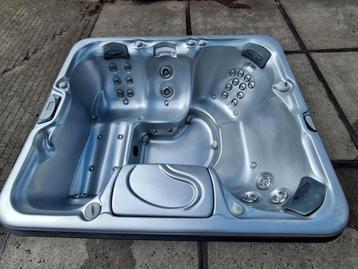 SUNDANCE JACUZZI beschikbaar voor biedingen