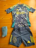 Ajax voetbaltenue Tobias, maat 122/128 broek, 140 shirt, Kinderen en Baby's, Kinderkleding | Kinder-zwemkleding, Ajax, Ophalen of Verzenden