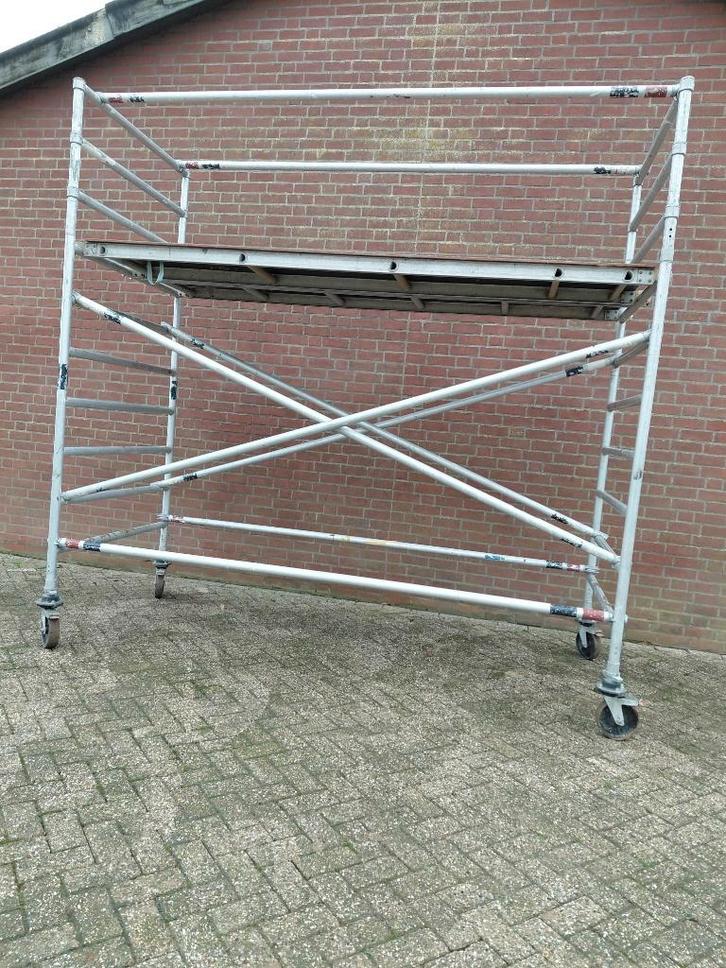TE HUUR: Rolsteiger 4,2 meter werkhoogte (incl. bezorging), Doe-het-zelf en Verbouw, Steigers, Zo goed als nieuw, Rolsteiger of Kamersteiger