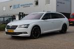 Skoda Superb Combi 1.8 TSI 235PK E6 DSG7 Style Business ✓, Auto's, Skoda, Euro 6, 4 cilinders, 179 pk, Wit