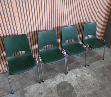 36 x Kunststof kuipstoelen kantine cafe horeca stoelen groen beschikbaar voor biedingen